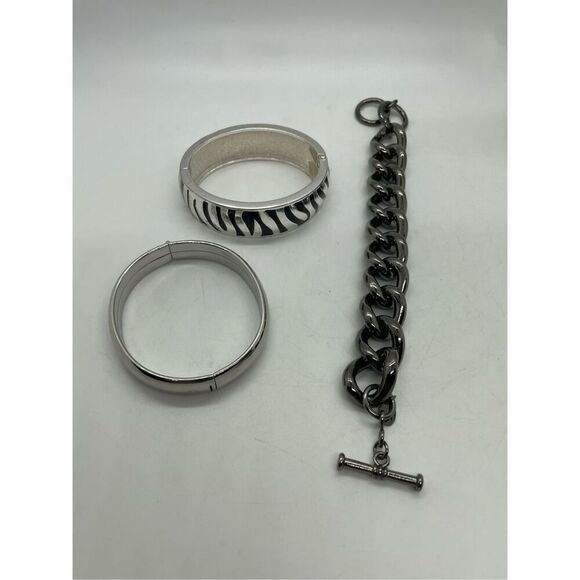 Bundle of 3 Bracelets Costume Jewelry Silver-tone - Picture 2 of 10